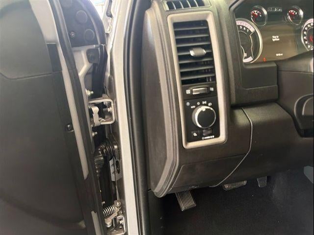 2024 RAM 1500 Classic Warlock 4x4 Crew Cab 5'7" Box