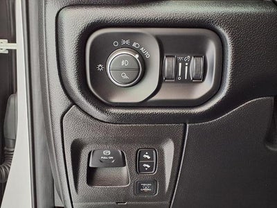 2019 RAM 1500 Laramie 4x4 Crew Cab 5'7" Box