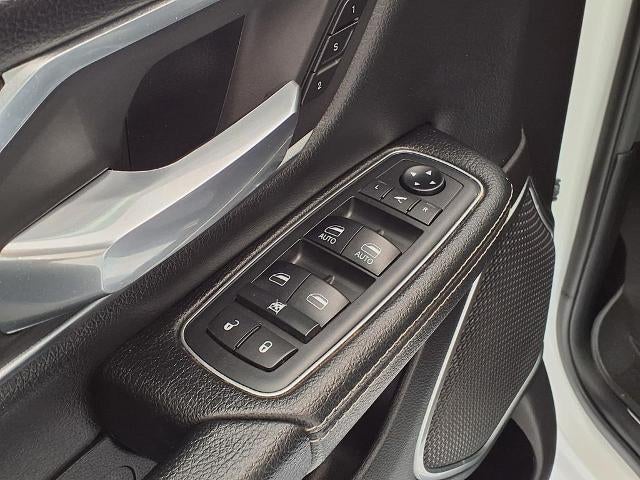 2019 RAM 1500 Laramie 4x4 Crew Cab 5'7" Box