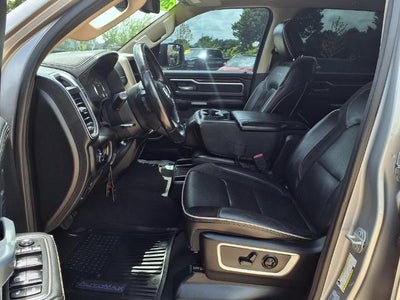 2019 RAM 1500 Laramie 4x4 Crew Cab 6'4" Box