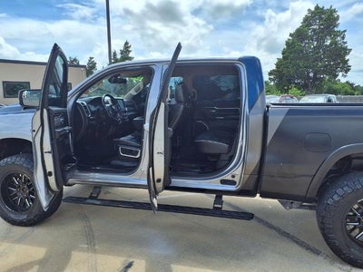 2019 RAM 1500 Laramie 4x4 Crew Cab 6'4" Box