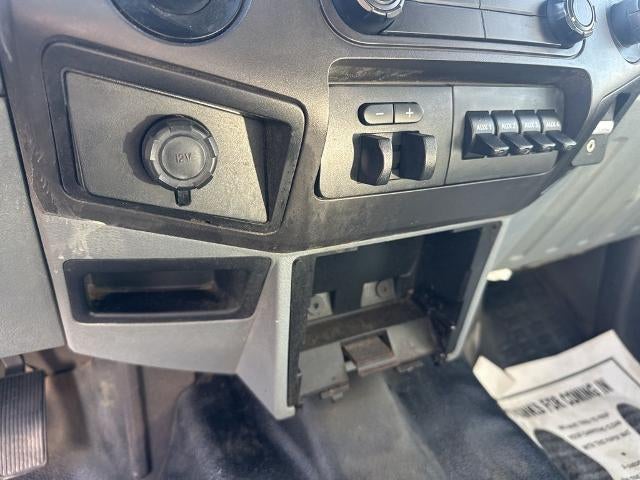 2016 Ford Super Duty F-550 DRW 4WD Crew Cab 176" WB 60" CA XL