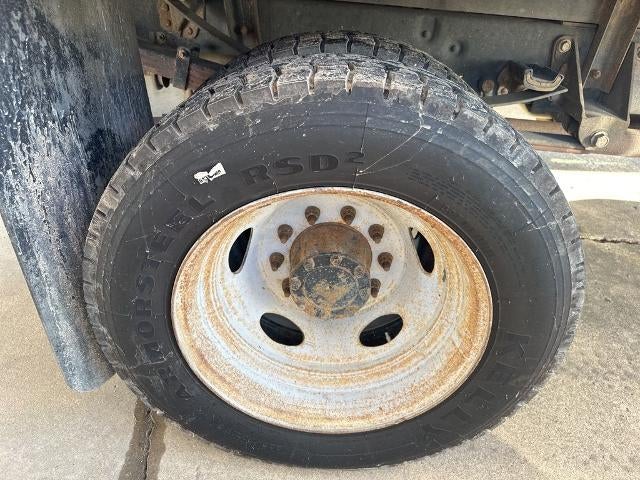 2016 Ford Super Duty F-550 DRW 4WD Crew Cab 176" WB 60" CA XL