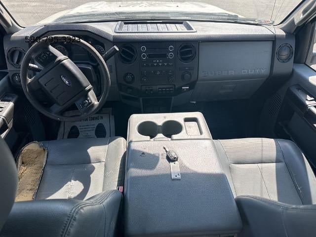 2016 Ford Super Duty F-550 DRW 4WD Crew Cab 176" WB 60" CA XL