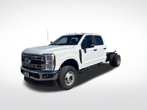 2026 Ford Super Duty F-350 DRW XL 4WD Crew Cab 179" WB 60" CA