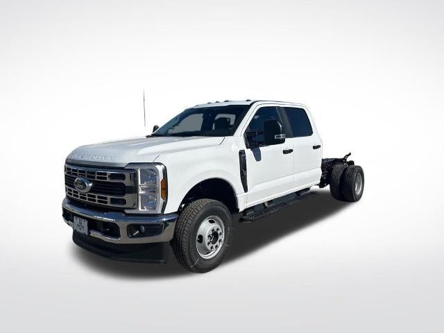 2026 Ford Super Duty F-350 DRW XL 4WD Crew Cab 179" WB 60" CA