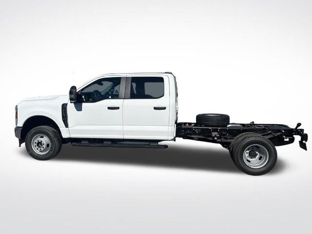 2026 Ford Super Duty F-350 DRW XL 4WD Crew Cab 179" WB 60" CA