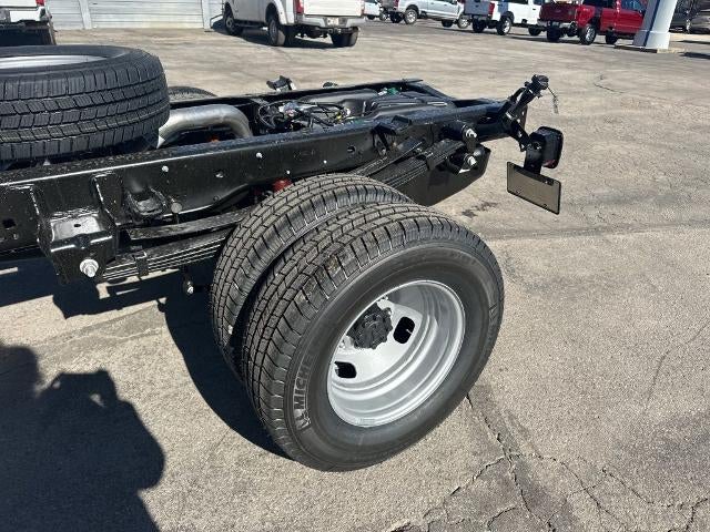 2026 Ford Super Duty F-350 DRW XL 4WD Crew Cab 179" WB 60" CA