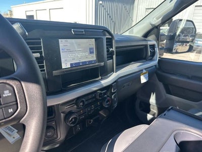 2026 Ford Super Duty F-350 DRW XL 4WD Crew Cab 179" WB 60" CA