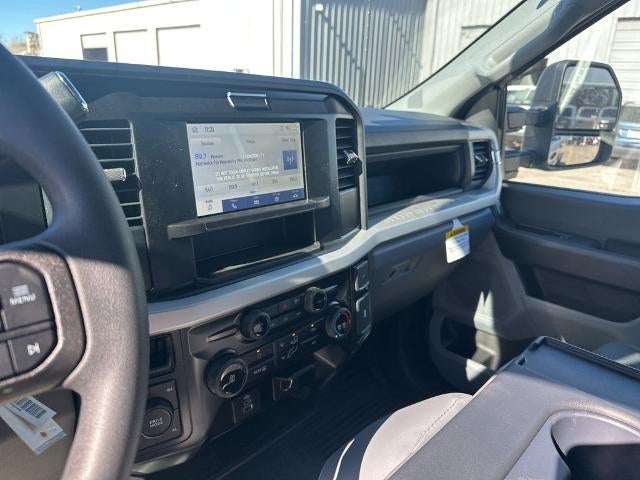 2026 Ford Super Duty F-350 DRW XL 4WD Crew Cab 179" WB 60" CA