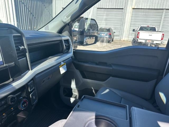 2026 Ford Super Duty F-350 DRW XL 4WD Crew Cab 179" WB 60" CA