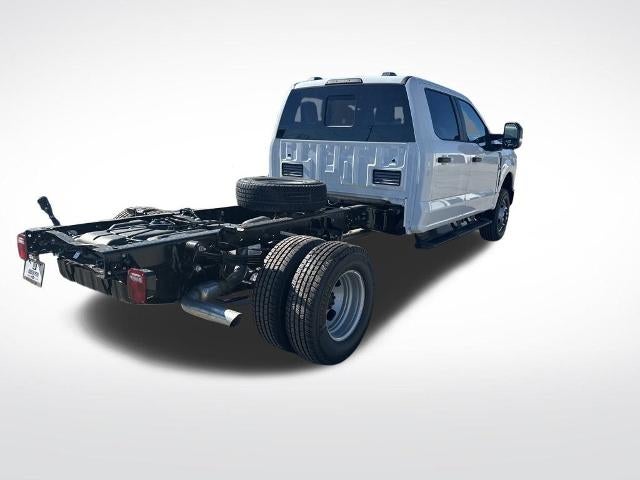2026 Ford Super Duty F-350 DRW XL 4WD Crew Cab 179" WB 60" CA