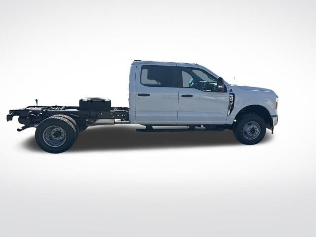 2026 Ford Super Duty F-350 DRW XL 4WD Crew Cab 179" WB 60" CA