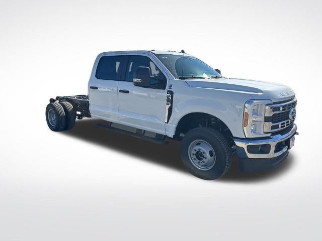 2026 Ford Super Duty F-350 DRW XL 4WD Crew Cab 179" WB 60" CA