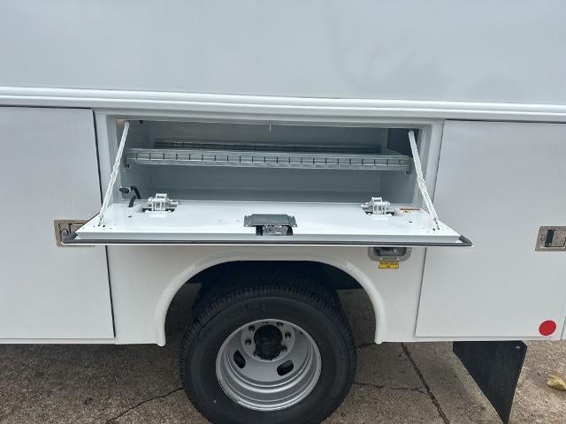 2024 Ford Super Duty F-350 DRW XL 4WD Crew Cab 179" WB 60" CA