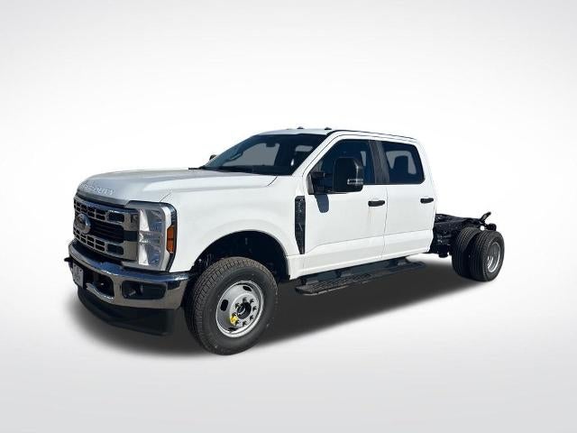 2026 Ford Super Duty F-350 DRW XL 4WD Crew Cab 179" WB 60" CA