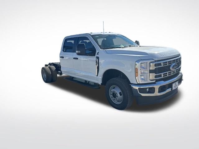 2026 Ford Super Duty F-350 DRW XL 4WD Crew Cab 179" WB 60" CA