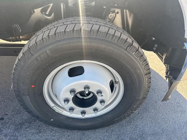 2026 Ford Super Duty F-350 DRW XL 4WD Crew Cab 179" WB 60" CA