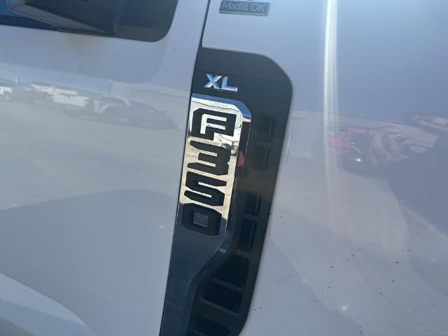 2026 Ford Super Duty F-350 DRW XL 4WD Crew Cab 179" WB 60" CA