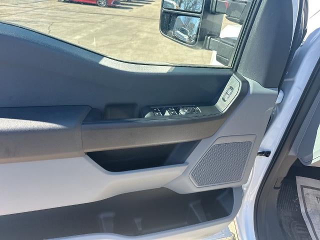 2026 Ford Super Duty F-350 DRW XL 4WD Crew Cab 179" WB 60" CA