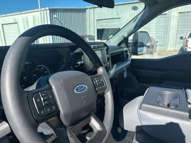 2026 Ford Super Duty F-350 DRW XL 4WD Crew Cab 179" WB 60" CA