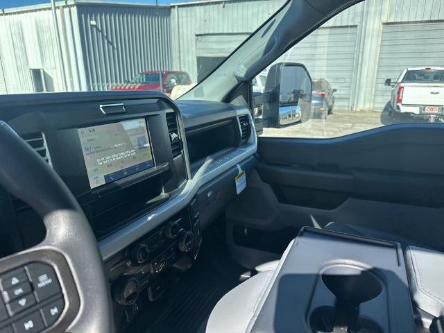 2026 Ford Super Duty F-350 DRW XL 4WD Crew Cab 179" WB 60" CA