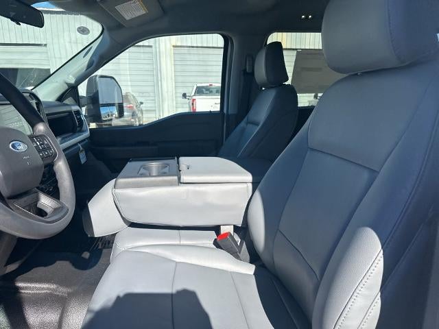 2026 Ford Super Duty F-350 DRW XL 4WD Crew Cab 179" WB 60" CA