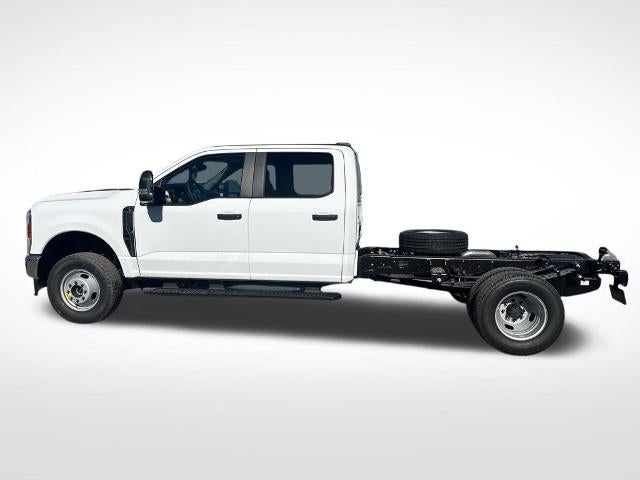 2026 Ford Super Duty F-350 DRW XL 4WD Crew Cab 179" WB 60" CA