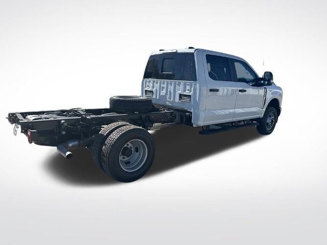 2026 Ford Super Duty F-350 DRW XL 4WD Crew Cab 179" WB 60" CA