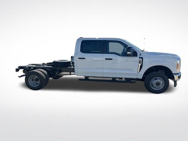 2026 Ford Super Duty F-350 DRW XL 4WD Crew Cab 179" WB 60" CA
