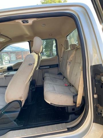 2017 Ford Super Duty F-350 DRW XLT 4WD SuperCab 168" WB 60" CA