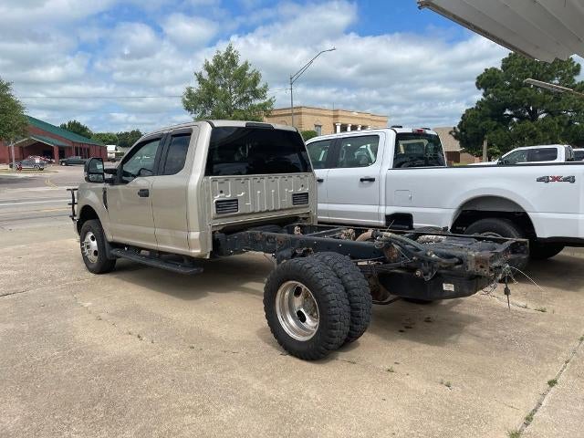 2017 Ford Super Duty F-350 DRW XLT 4WD SuperCab 168" WB 60" CA