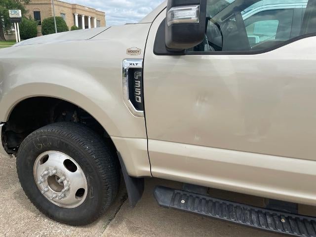2017 Ford Super Duty F-350 DRW XLT 4WD SuperCab 168" WB 60" CA