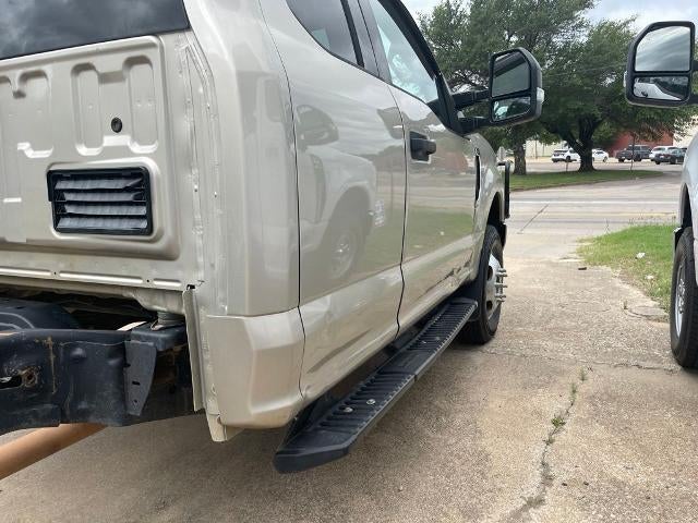 2017 Ford Super Duty F-350 DRW XLT 4WD SuperCab 168" WB 60" CA