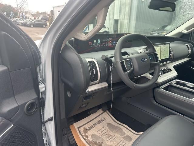 2025 Ford Expedition Active 4x2