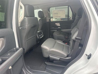 2025 Ford Expedition Active 4x2