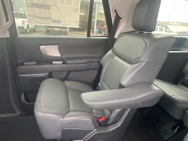 2025 Ford Expedition Active 4x2