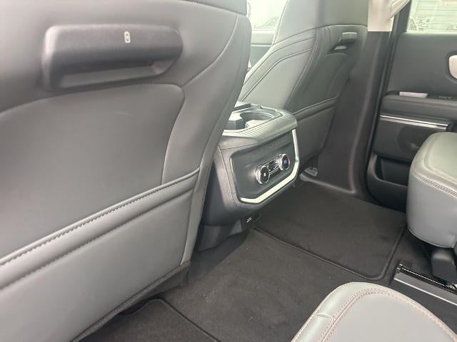 2025 Ford Expedition Active 4x2