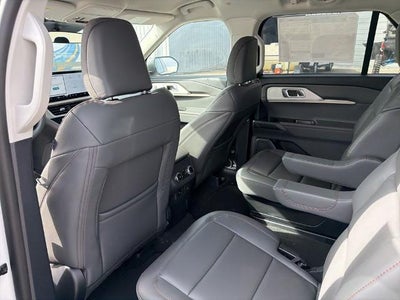 2026 Ford Explorer Active w/100A Pkg 4WD