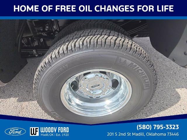 2027 Ford Super Duty F-350 DRW LARIAT 4WD Crew Cab 8' Box