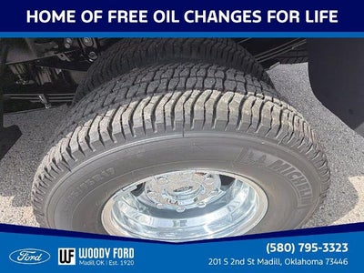 2027 Ford Super Duty F-350 DRW LARIAT 4WD Crew Cab 8' Box