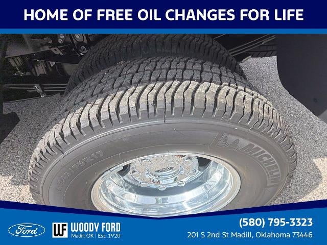 2027 Ford Super Duty F-350 DRW LARIAT 4WD Crew Cab 8' Box