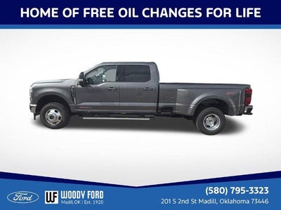2027 Ford Super Duty F-350 DRW LARIAT 4WD Crew Cab 8' Box