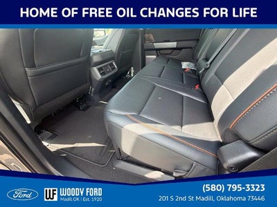 2027 Ford Super Duty F-350 DRW LARIAT 4WD Crew Cab 8' Box