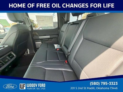 2027 Ford Super Duty F-350 DRW LARIAT 4WD Crew Cab 8' Box
