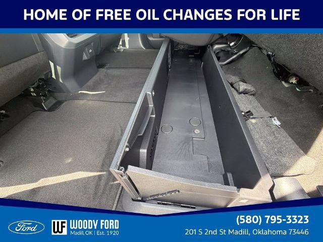 2027 Ford Super Duty F-350 DRW LARIAT 4WD Crew Cab 8' Box