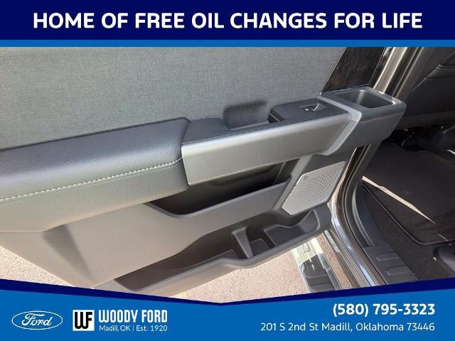 2027 Ford Super Duty F-350 DRW LARIAT 4WD Crew Cab 8' Box