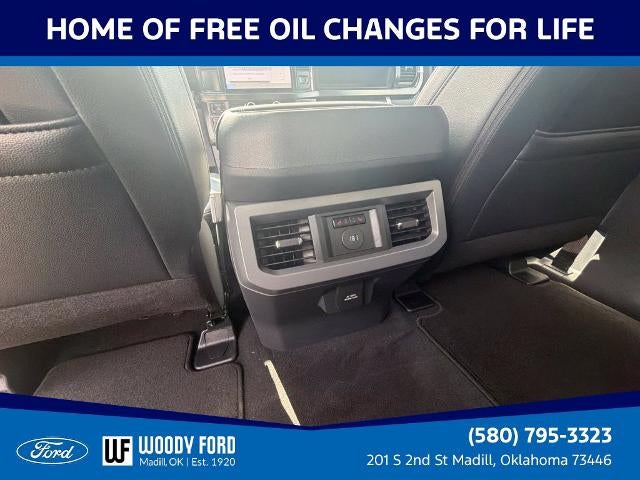 2027 Ford Super Duty F-350 DRW LARIAT 4WD Crew Cab 8' Box