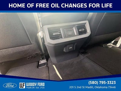 2027 Ford Super Duty F-350 DRW LARIAT 4WD Crew Cab 8' Box