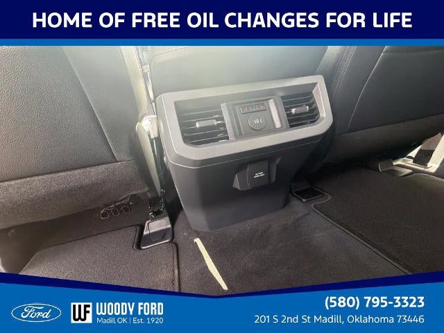 2027 Ford Super Duty F-350 DRW LARIAT 4WD Crew Cab 8' Box